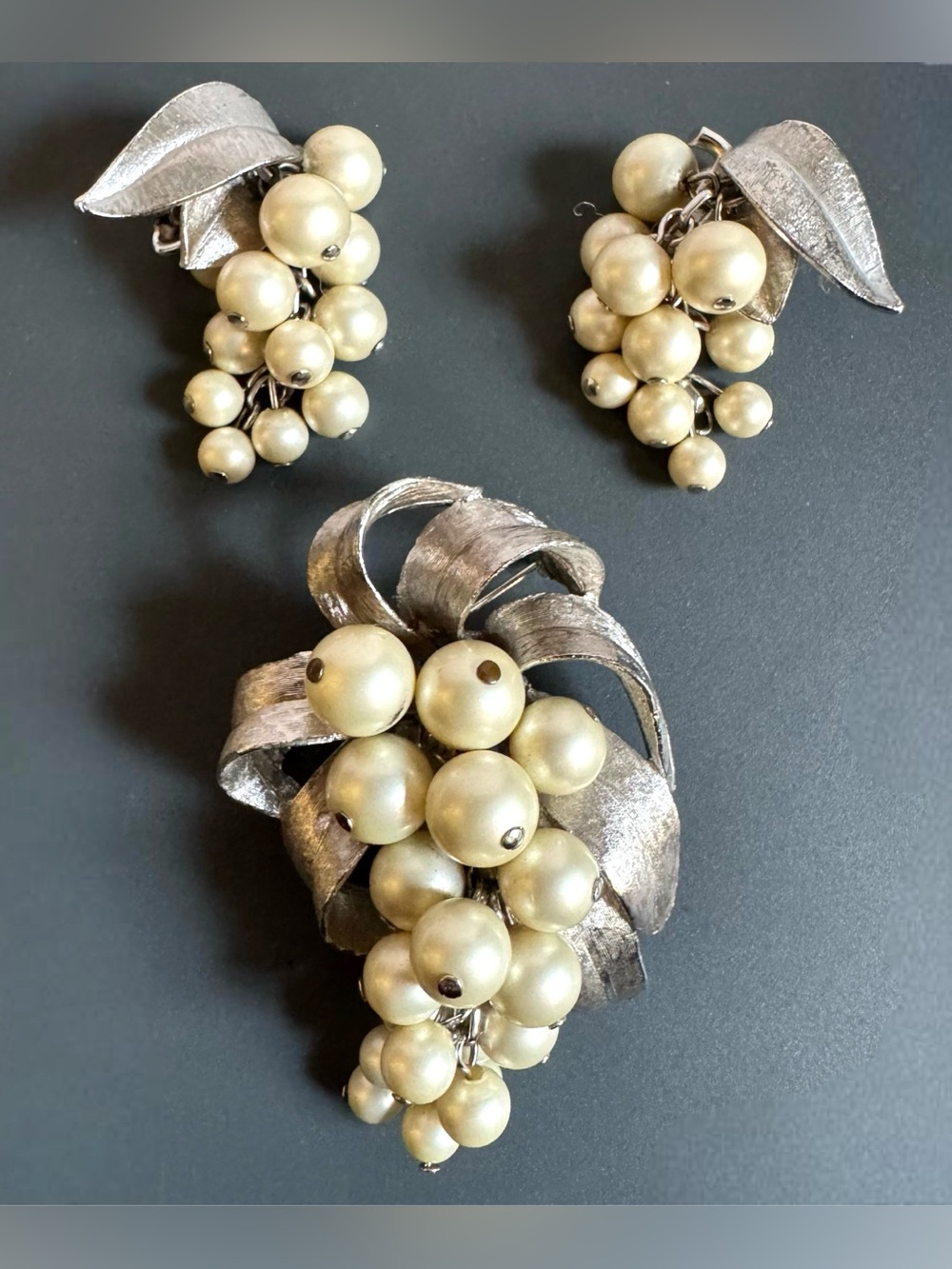 Vtg MCM Faux Pearl Grape Cluster Brooch Pendant Clip Earrings Set Demi Parure